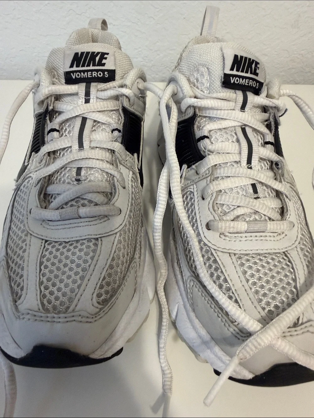 Nike Kids Zoom Vomero 5 - White, Gray & Black - Size 3Y